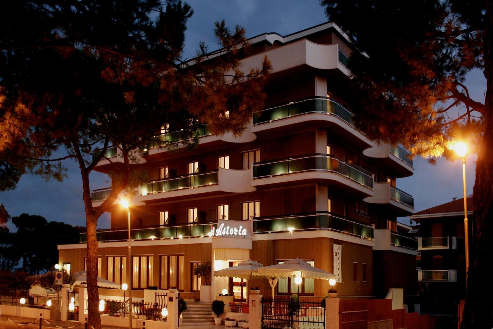 Hotel Astoria Pineto Luaran gambar