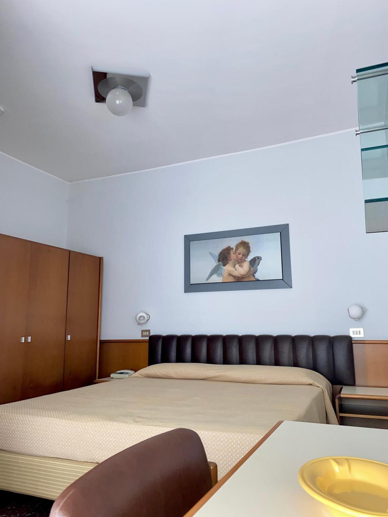 Hotel Astoria Pineto Luaran gambar